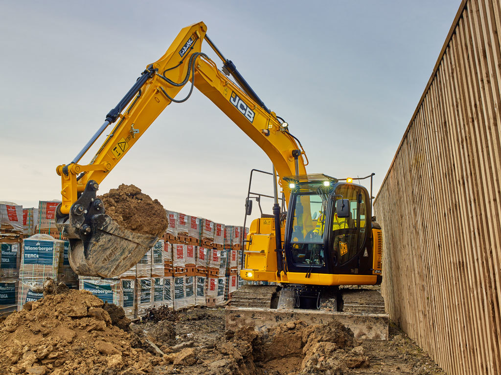 New  JZ141D Excavator at Briggs JCB
