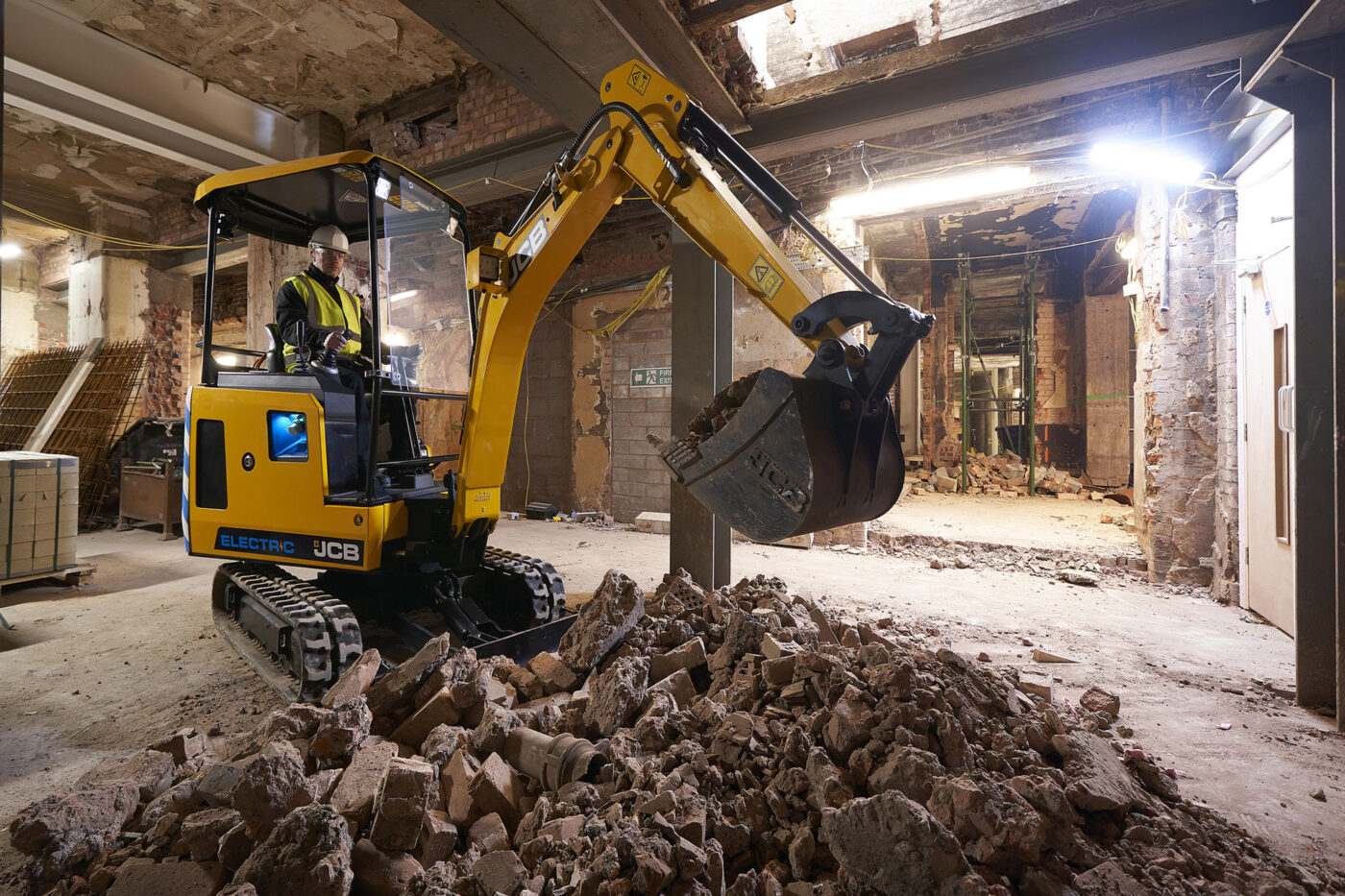 New  19C-1E ELECTRIC MINI EXCAVATOR at Briggs JCB